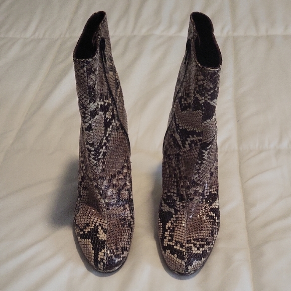 Stuart Weitzman Snakeskin Heeled Boots - Picture 2 of 6